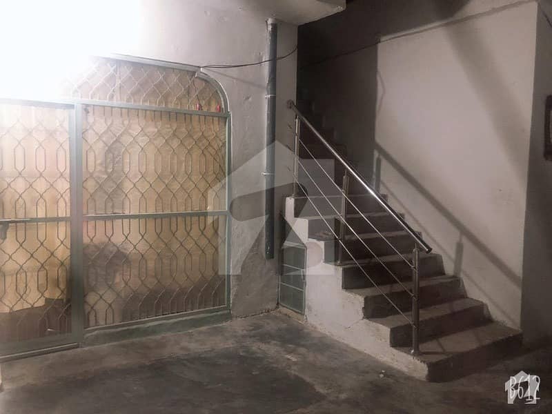 دھکو روڈ چکوال میں 5 کمروں کا 11 مرلہ مکان 68 لاکھ میں برائے فروخت۔
