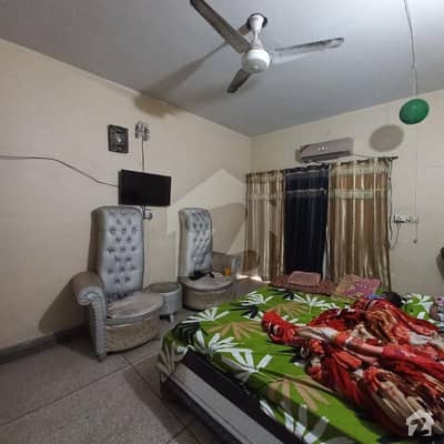 لٹن روڈ لاہور میں 2 کمروں کا 4 مرلہ فلیٹ 30 لاکھ میں برائے فروخت۔
