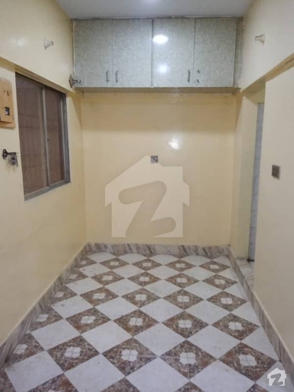 نارتھ ناظم آباد ۔ بلاک ایم نارتھ ناظم آباد کراچی میں 4 کمروں کا 4 مرلہ فلیٹ 24 ہزار میں کرایہ پر دستیاب ہے۔