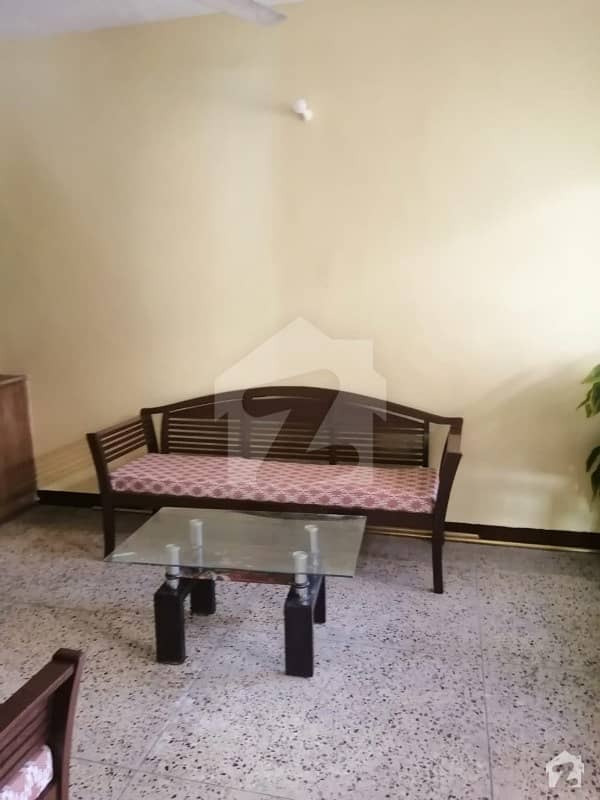 پی آئی بی کالونی کراچی میں 2 کمروں کا 4 مرلہ فلیٹ 40 لاکھ میں برائے فروخت۔