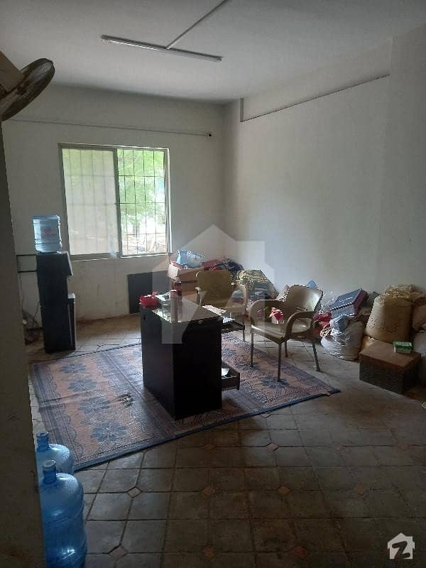 2200 Sq Feet Ground Floor Shop Available  For Rent At Main Shaheed E Millat  Road 
ideals For Banks/salons/ Marts 
8 Lac Demand 
150 Yards Extra Covered Land For Parking. 
contact Waqar 
0336 3579029 
creek Land Estate