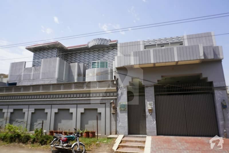 مسلم ٹاؤن ۔ ابوبکر صدیق بلاک مسلم ٹاؤن فیصل آباد میں 4 کمروں کا 9 مرلہ مکان 1.6 کروڑ میں برائے فروخت۔