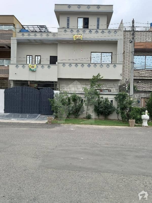 الرحمان فیز 2 - بلاک ڈی الرحمان گارڈن فیز 2 الرحمان گارڈن لاہور میں 4 کمروں کا 10 مرلہ مکان 2.4 کروڑ میں برائے فروخت۔ الرحمان فیز 2 - بلاک ڈی الرحمان گارڈن فیز 2 الرحمان گارڈن لاہور میں 4 کمروں کا 10 مرلہ مکان 2.4 کروڑ میں برائے فروخت۔