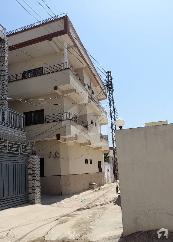 سادات کالونی ٹیکسلا میں 12 کمروں کا 10 مرلہ مکان 3.5 کروڑ میں برائے فروخت۔