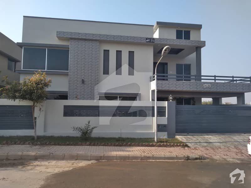 بحریہ ٹاؤن فیز 7 بحریہ ٹاؤن راولپنڈی راولپنڈی میں 5 کمروں کا 1 کنال مکان 5.5 کروڑ میں برائے فروخت۔
