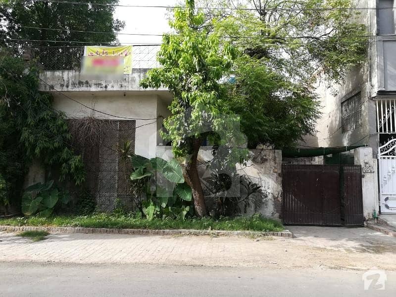 سمن آباد ۔ بلاک این سمن آباد لاہور میں 7 کمروں کا 17 مرلہ مکان 3.5 کروڑ میں برائے فروخت۔