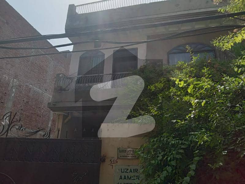 لارنس روڈ لاہور میں 5 کمروں کا 12 مرلہ مکان 4.5 کروڑ میں برائے فروخت۔