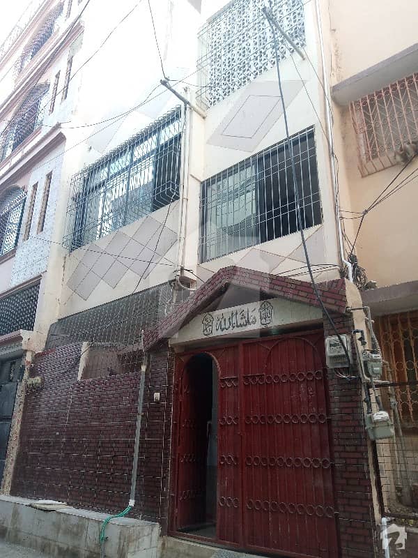 گلستانِِ جوہر ۔ بلاک 12 گلستانِ جوہر کراچی میں 4 کمروں کا 10 مرلہ بالائی پورشن 40 ہزار میں کرایہ پر دستیاب ہے۔