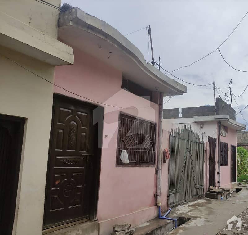 ٹھنڈا چوہا ایبٹ آباد میں 5 کمروں کا 9 مرلہ مکان 1.15 کروڑ میں برائے فروخت۔