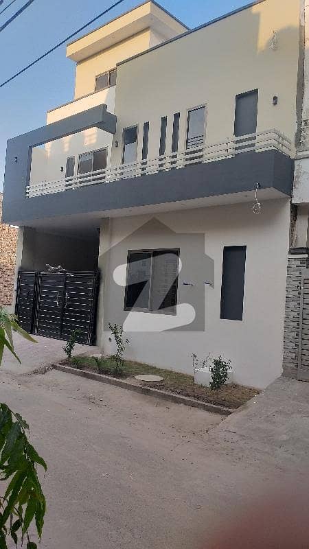 المجید پیراڈایئز رفیع قمر روڈ بہاولپور میں 4 کمروں کا 5 مرلہ مکان 1.1 کروڑ میں برائے فروخت۔