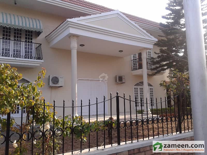 E-11/3 Multi - Full House With 7 Bed And 2 Kitchen 3 Servant And Ample Parking
