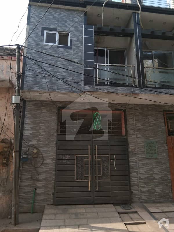 سمن آباد لاہور میں 3 کمروں کا 3 مرلہ مکان 92 لاکھ میں برائے فروخت۔