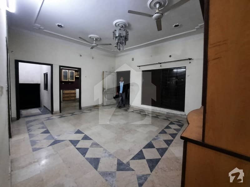 Upper Portion Of 2250 Square Feet Is Available In Contemporary Neighborhood Of Nasheman-E-Iqbal