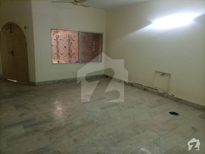 2250 Square Feet Upper Portion In Hayatabad Phase 7 - E5 For Rent