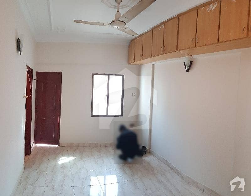 ڈی ایچ اے فیز 2 ایکسٹینشن ڈی ایچ اے ڈیفینس کراچی میں 4 کمروں کا 5 مرلہ فلیٹ 45 ہزار میں کرایہ پر دستیاب ہے۔