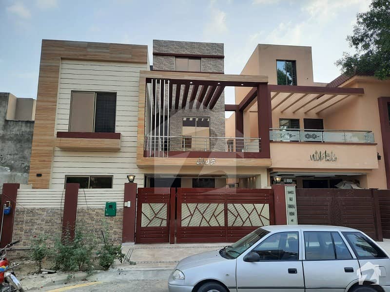 بحریہ نشیمن لاہور میں 5 کمروں کا 8 مرلہ مکان 1.85 کروڑ میں برائے فروخت۔
