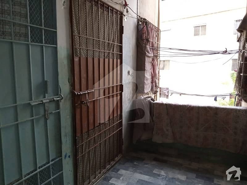 سہراب گوٹھ گلبرگ ٹاؤن کراچی میں 1 کمرے کا 3 مرلہ فلیٹ 13 لاکھ میں برائے فروخت۔