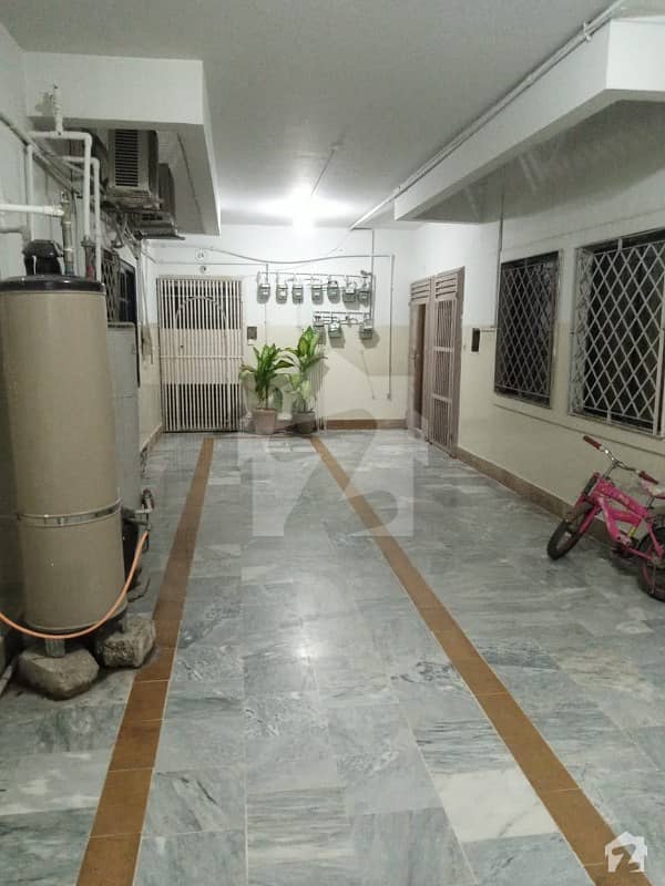 پی ای سی ایچ ایس جمشید ٹاؤن کراچی میں 3 کمروں کا 7 مرلہ فلیٹ 2.5 کروڑ میں برائے فروخت۔