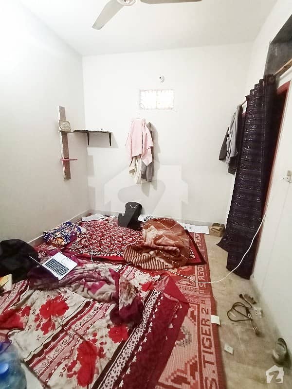 محمود آباد کراچی میں 1 کمرے کا 1 مرلہ کمرہ 11 ہزار میں کرایہ پر دستیاب ہے۔