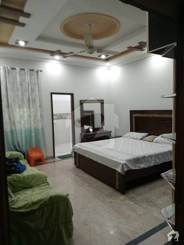 جوہر ٹاؤن لاہور میں 6 کمروں کا 9 مرلہ مکان 2.8 کروڑ میں برائے فروخت۔