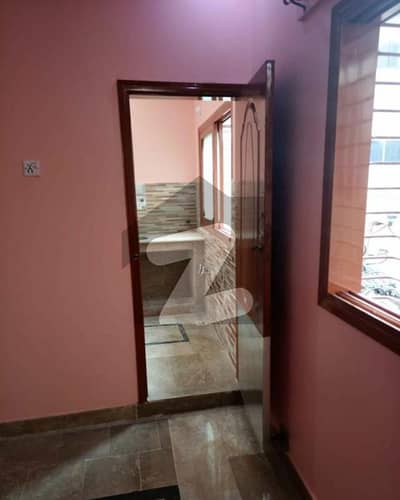 In Mahmudabad 900 Square Feet Flat For Rent