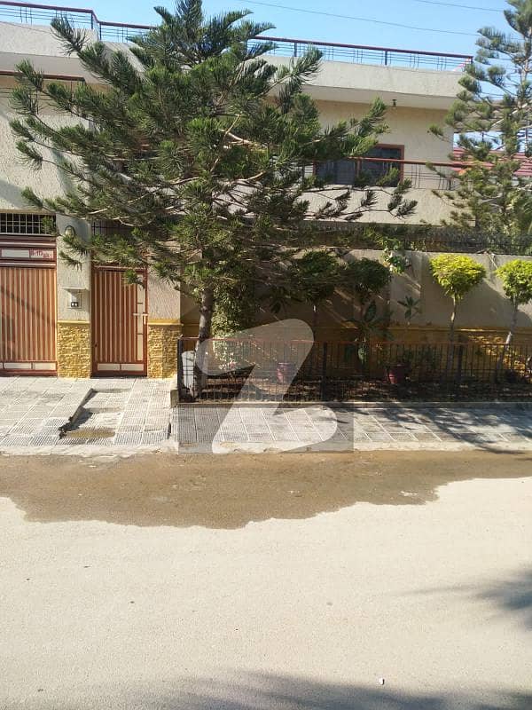 400 Yds Beautiful Bungalow Double Storey House For Sale