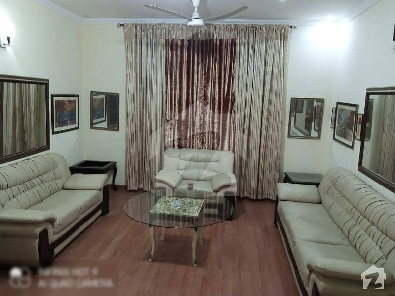 ڈی ایچ اے فیز 8 ڈیفنس (ڈی ایچ اے) لاہور میں 4 کمروں کا 10 مرلہ مکان 2 لاکھ میں کرایہ پر دستیاب ہے۔