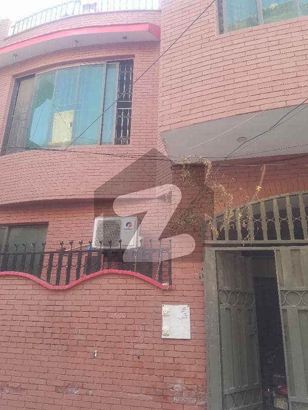 علامہ اقبال ٹاؤن لاہور میں 5 کمروں کا 7 مرلہ مکان 2.5 کروڑ میں برائے فروخت۔