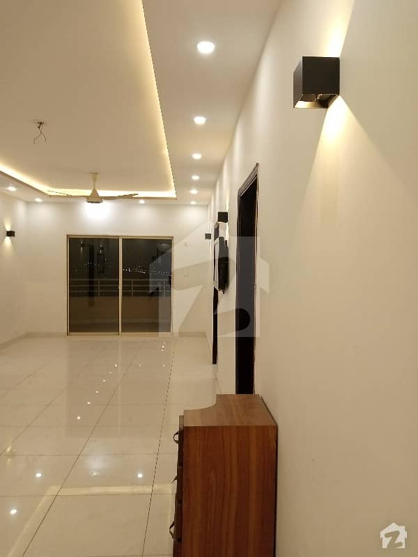 In Shaheed-E-Millat Expressway Flat Sized 1800 Square Feet For Rent