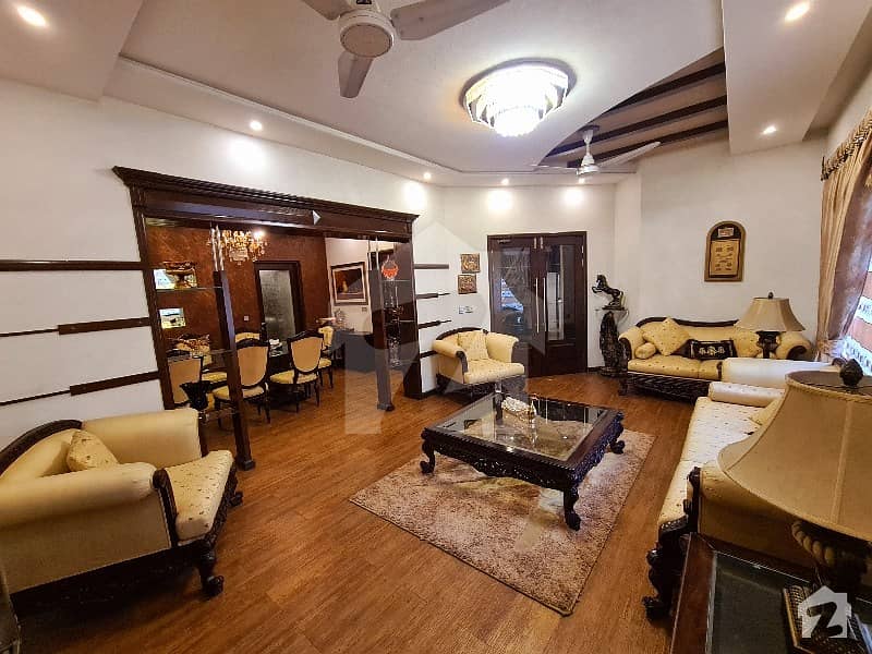 ڈی ایچ اے فیز 4 - بلاک بیبی فیز 4 ڈیفنس (ڈی ایچ اے) لاہور میں 5 کمروں کا 1.15 کنال مکان 6.8 کروڑ میں برائے فروخت۔