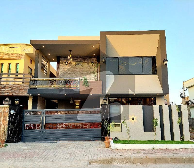 10 Marla beautiful house in bahria town