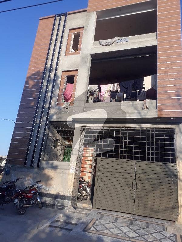 جوہر ٹاؤن فیز 1 جوہر ٹاؤن لاہور میں 6 کمروں کا 8 مرلہ مکان 2.7 کروڑ میں برائے فروخت۔