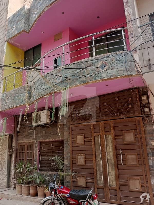 اچھرہ لاہور میں 4 کمروں کا 4 مرلہ مکان 1.25 کروڑ میں برائے فروخت۔