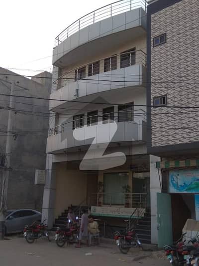 سپر مارکیٹ چرچ روڈ ساہیوال میں 11 کمروں کا 7 مرلہ عمارت 5.5 کروڑ میں برائے فروخت۔