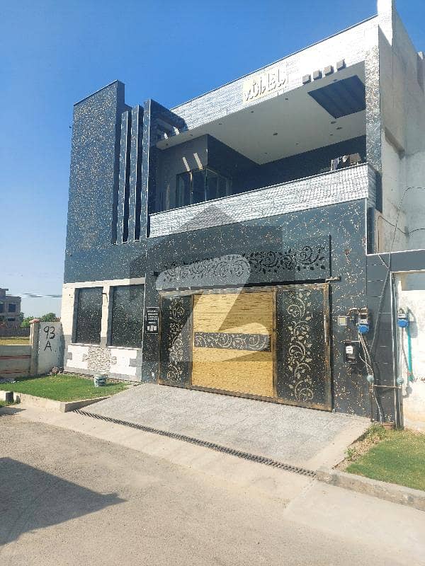 عارف روڈ فیصل آباد میں 7 کمروں کا 7 مرلہ مکان 2.8 کروڑ میں برائے فروخت۔