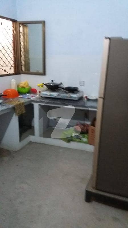 شدولا روڈ گجرات میں 3 کمروں کا 10 مرلہ مکان 3.5 کروڑ میں برائے فروخت۔