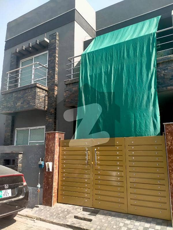 خیابان گارڈن ۔ عثمان بلاک خیابانِ گارڈنز فیصل آباد میں 4 کمروں کا 4 مرلہ مکان 1.15 کروڑ میں برائے فروخت۔