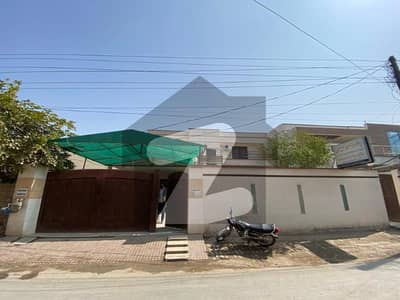 علامہ اقبال ٹاؤن رحیم یار خان میں 1 کنال مکان 3.6 کروڑ میں برائے فروخت۔