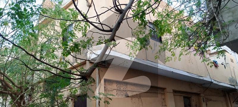 پی آئی بی کالونی کراچی میں 5 کمروں کا 4 مرلہ مکان 1.3 کروڑ میں برائے فروخت۔