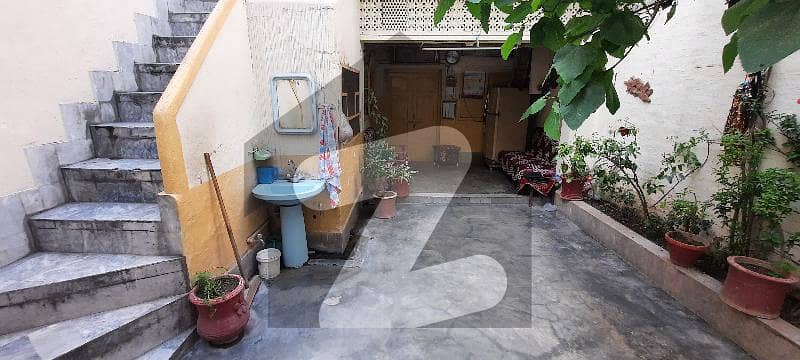 نوتھیہ جادید پشاور میں 10 کمروں کا 12 مرلہ مکان 3 کروڑ میں برائے فروخت۔