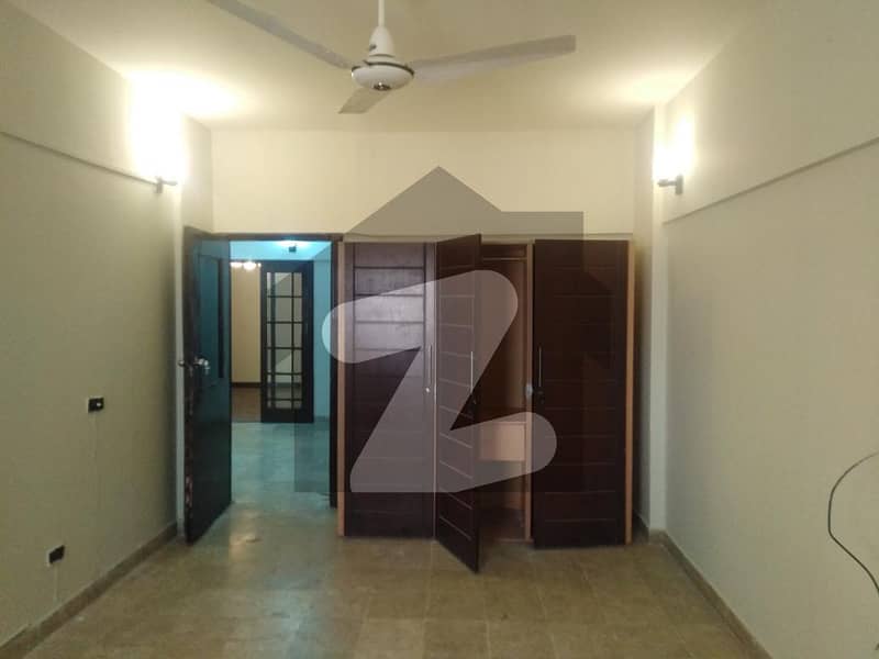 باتھ آئی لینڈ کراچی میں 4 کمروں کا 11 مرلہ فلیٹ 5.5 کروڑ میں برائے فروخت۔