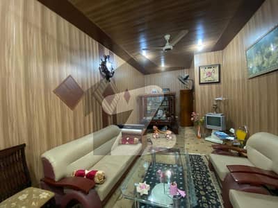 گلشنِ اقبال رحیم یار خان میں 9 کمروں کا 12 مرلہ مکان 1.6 کروڑ میں برائے فروخت۔
