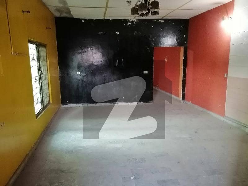 گرین ٹاؤن سیکٹر ڈی 2 لاہور میں 2 کمروں کا 6 مرلہ فلیٹ 62 لاکھ میں برائے فروخت۔
