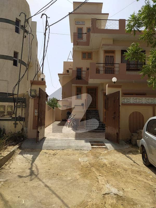 گلشنِ معمار - سیکٹر وائے گلشنِ معمار گداپ ٹاؤن کراچی میں 8 کمروں کا 16 مرلہ مکان 4.25 کروڑ میں برائے فروخت۔