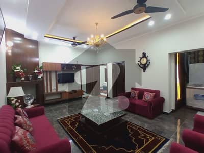 زراج ہاؤسنگ سکیم اسلام آباد میں 6 کمروں کا 14 مرلہ مکان 1.3 لاکھ میں کرایہ پر دستیاب ہے۔