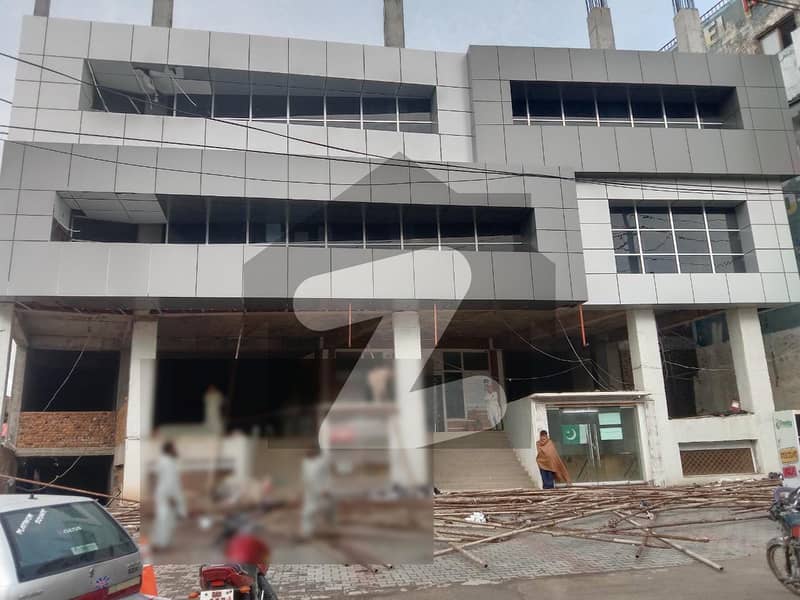 اسٹیڈیم روڈ راولپنڈی میں 4 کنال عمارت 3.3 ارب میں برائے فروخت۔ اسٹیڈیم روڈ راولپنڈی میں 4 کنال عمارت 3.3 ارب میں برائے فروخت۔