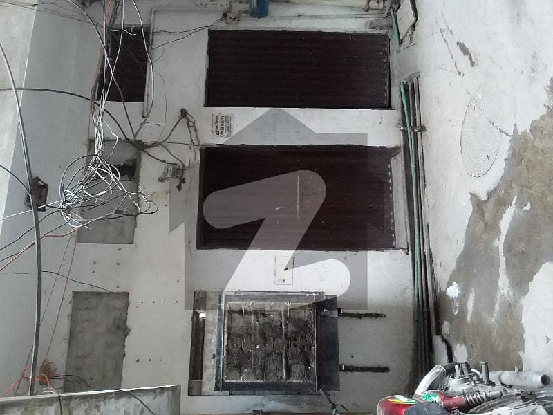 میکلوڈ روڈ لاہور میں 5 کمروں کا 5 مرلہ مکان 2.5 کروڑ میں برائے فروخت۔