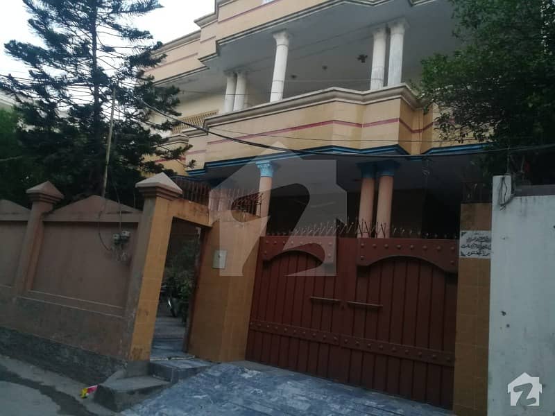 Upper Portion Of 2700 Square Feet Available In Shah Hussain Road