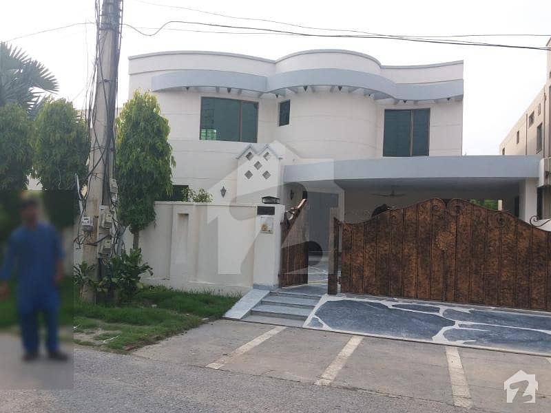1 Kanal owner Build Bungalow For Sale In DHA Phase 3 Near To Mosque Park McDonald