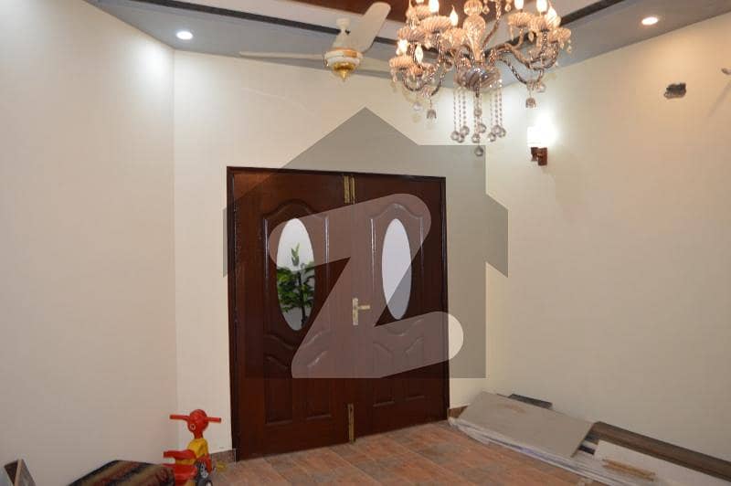 بینکرس ایوینیو کوآپریٹو ہاؤسنگ سوسائٹی لاہور میں 3 کمروں کا 5 مرلہ مکان 60 ہزار میں کرایہ پر دستیاب ہے۔